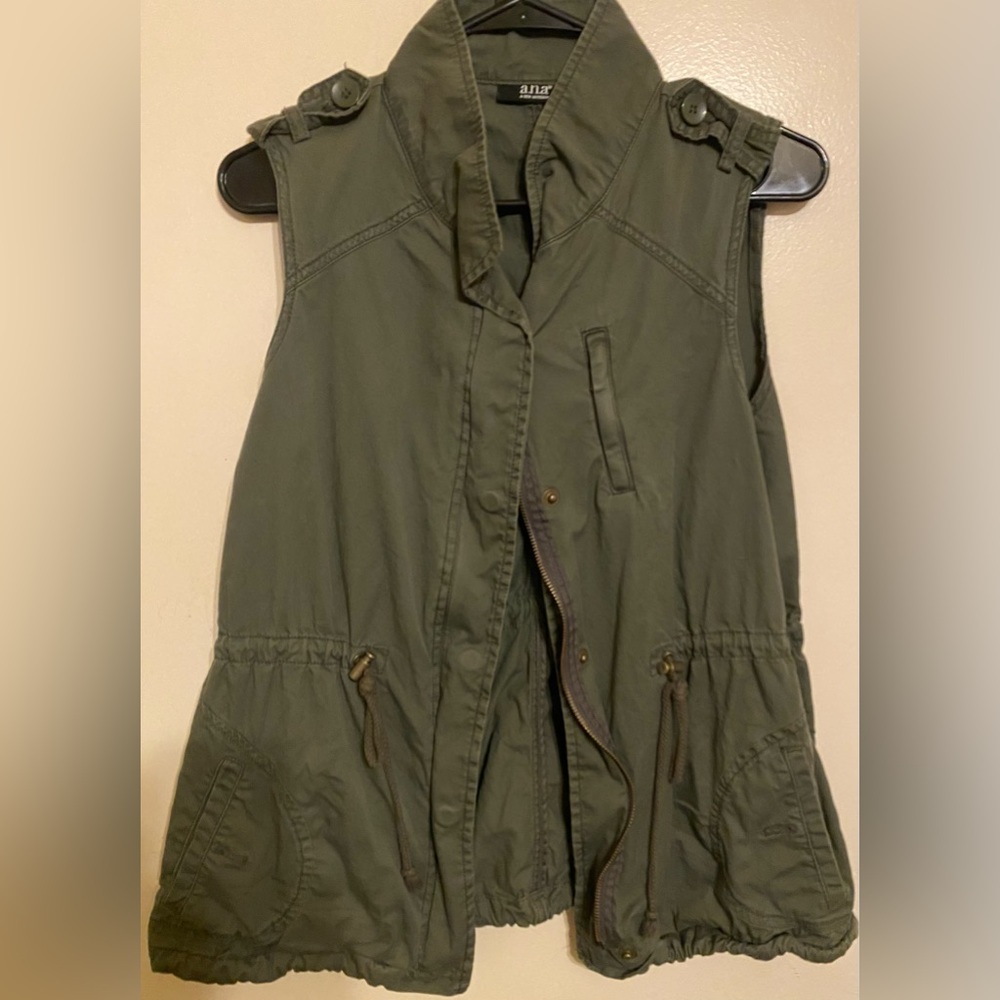 Ana Vest